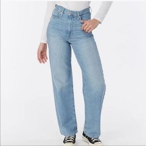 NWT Levi’s High Waisted Straight Jeans Size 25
